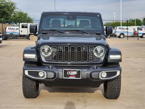 Used 2024 Jeep Gladiator Sport AWD/4WD image 11