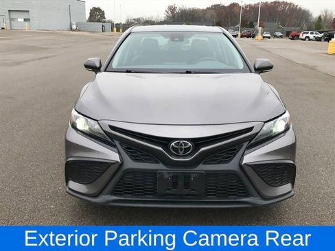 Used 2023 Toyota Camry SE image 2