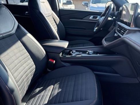 Used 2025 Ford Explorer ST-Line image 23