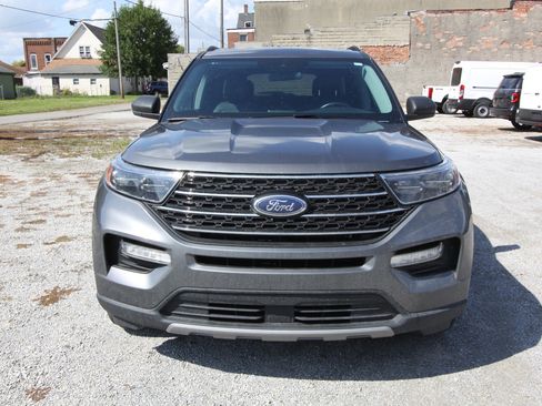 Used 2023 Ford Explorer XLT w/ Equipment Group 202A image 3