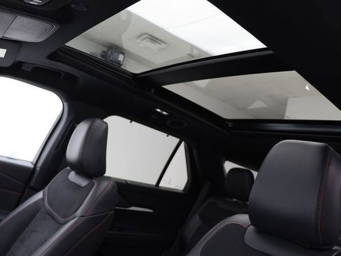 Used 2025 Ford Explorer ST image 20