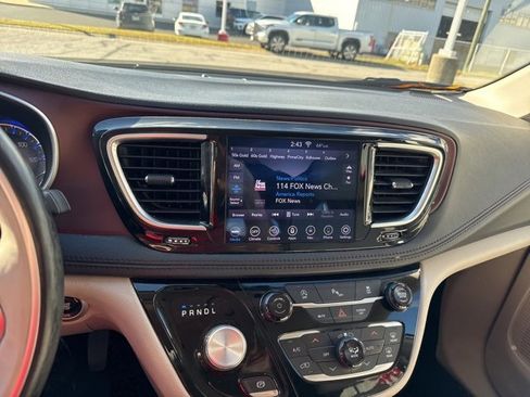 Used 2020 Chrysler Pacifica Limited image 15