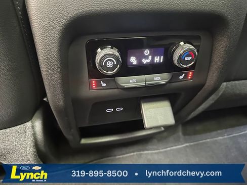 Used 2024 Chevrolet Traverse RS image 21