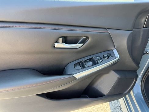 Used 2025 Nissan Sentra SR FWD image 5