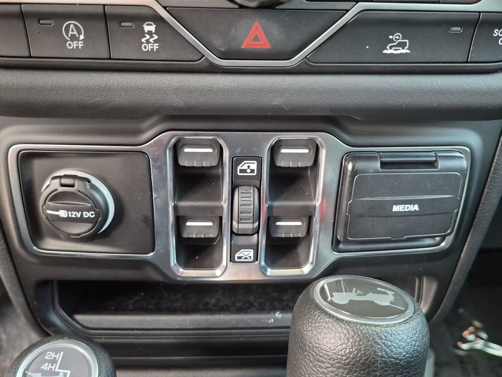 Used 2026 Jeep Wrangler Unlimited Sahara AWD/4WD image 20