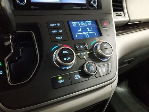 Used 2020 Toyota Sienna XLE image 8
