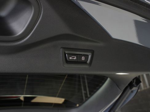 Used 2024 BMW X7 xDrive40i w/ Climate Comfort Package image 92