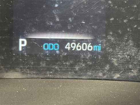 Used 2024 Toyota Sienna LE image 25