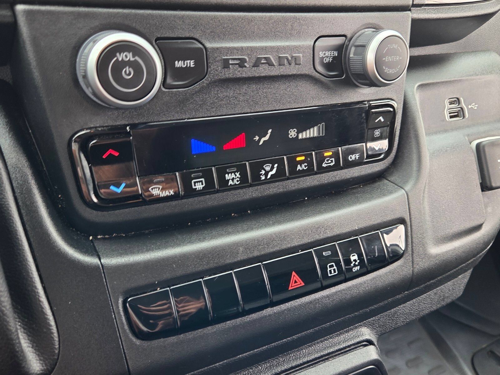 Used 2023 RAM ProMaster 2500 FWD image 19