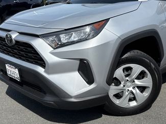 Used 2022 Toyota RAV4 LE video 3