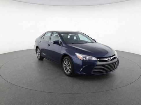 Used 2017 Toyota Camry XLE w/ Convenience Package FWD image 3