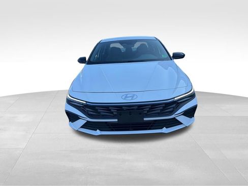 Used 2025 Hyundai Elantra Sport image 9
