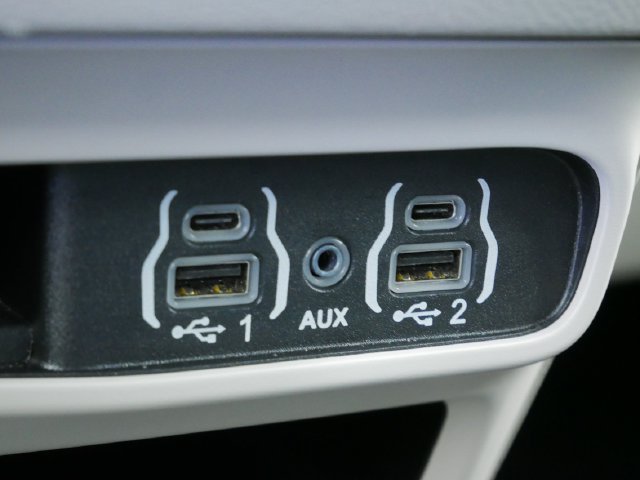 Used 2024 Chrysler Pacifica Touring-L FWD image 27
