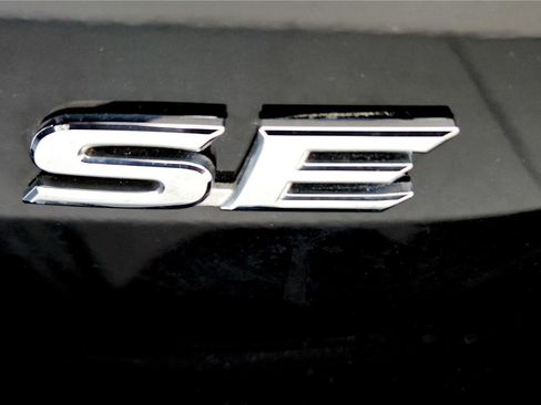 Used 2023 Toyota Camry SE image 14