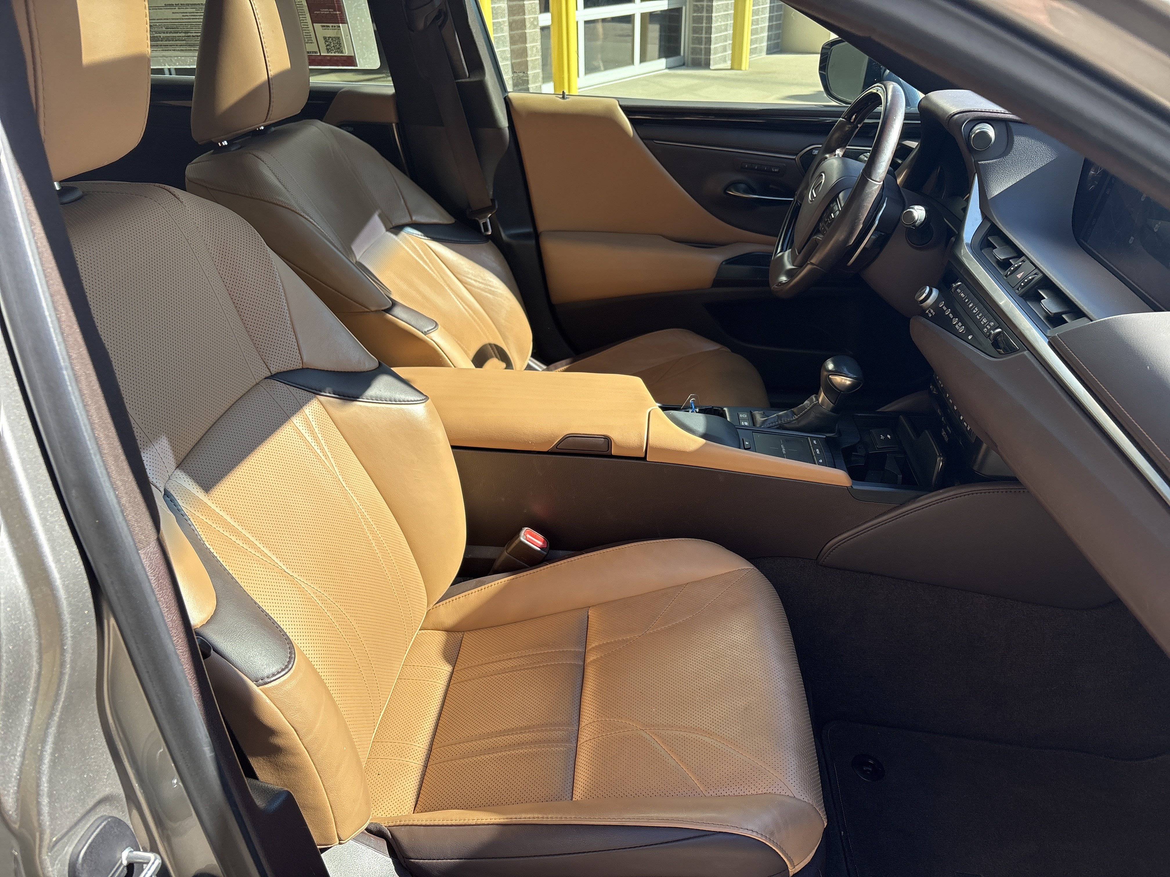 Used 2021 Lexus ES 300h w/ Accessory Package 2 FWD image 33