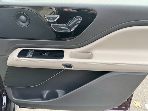 Used 2022 Lincoln Aviator Reserve w/ Equipment Group 201A image 30