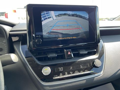 Used 2025 Toyota Corolla LE FWD image 5