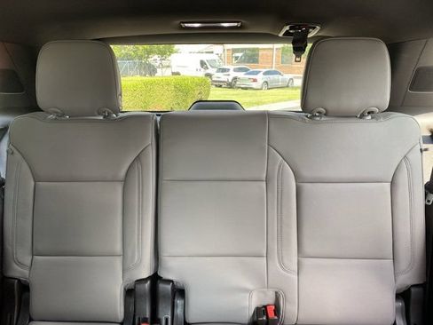 Used 2023 Chevrolet Tahoe Z71 w/ Luxury Package AWD/4WD image 19