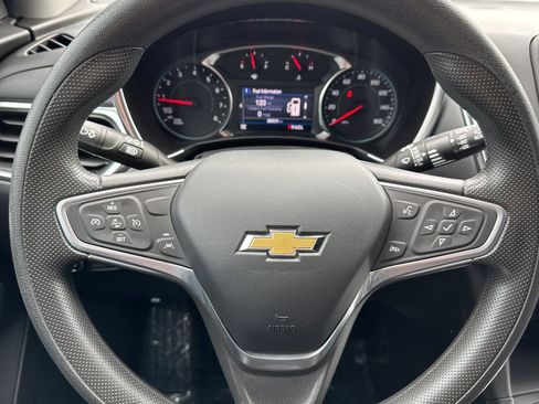Used 2022 Chevrolet Equinox LT w/ LPO, Floor Liner Package FWD image 22