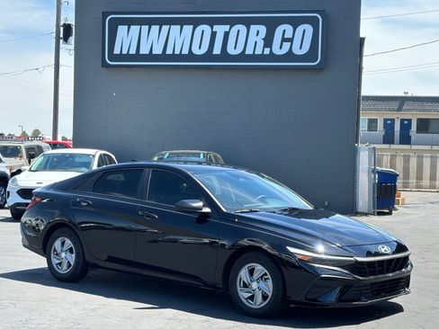 Used 2024 Hyundai Elantra SE FWD image 1