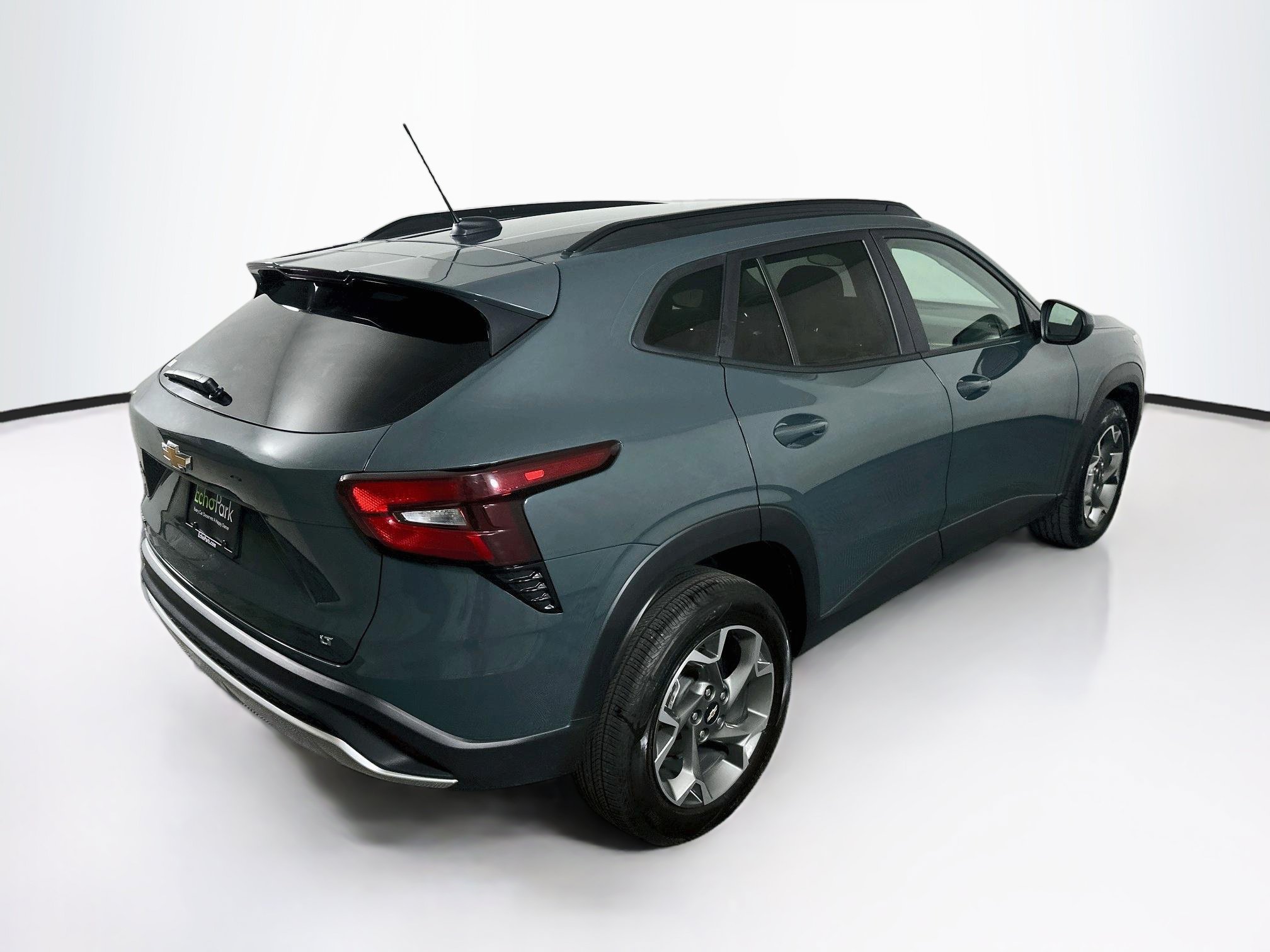 Used 2025 Chevrolet Trax LT FWD image 9