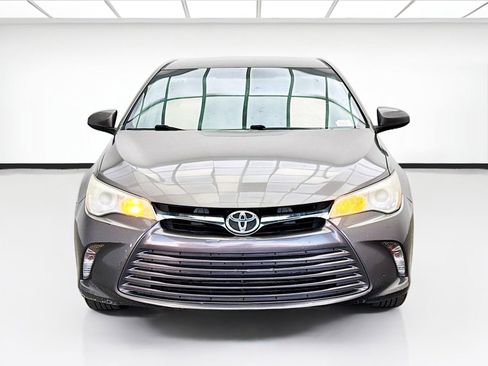Used 2016 Toyota Camry LE FWD image 2
