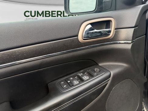Used 2016 Jeep Grand Cherokee Limited w/ Luxury Group II AWD/4WD image 12