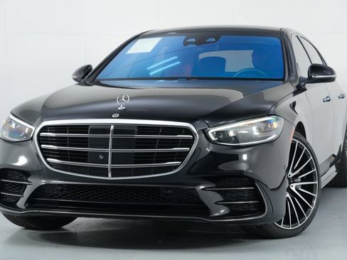 Used 2023 Mercedes-Benz S 580 4MATIC Sedan image 3