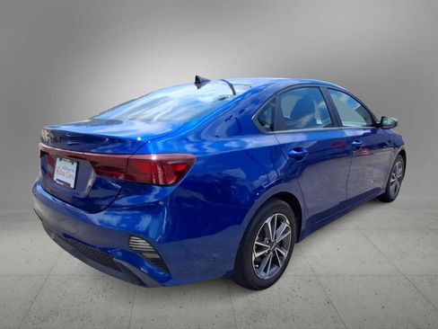 Used 2024 Kia Forte LXS w/ LXS Technology Package FWD image 8
