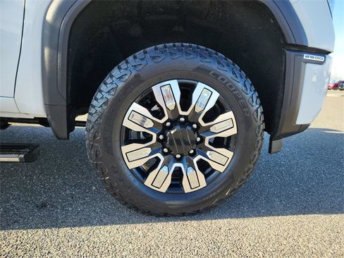 Used 2024 GMC Sierra 2500 Denali w/ Denali Reserve Package image 29