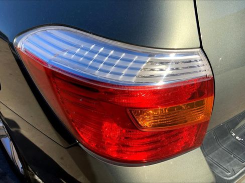 Used 2010 Toyota Highlander Limited image 26