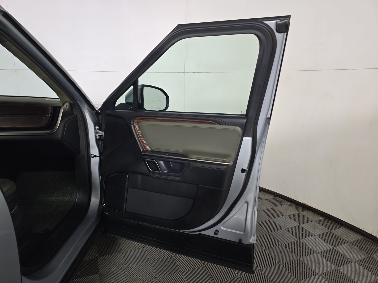 Used 2023 Rivian R1T Adventure Quad AWD/4WD image 18