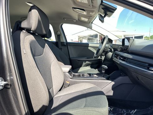 Certified 2025 Kia K4 FWD image 23