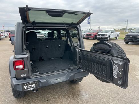 Used 2021 Jeep Wrangler Unlimited Sport image 27
