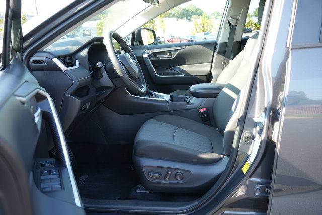 Used 2025 Toyota RAV4 XLE FWD image 20