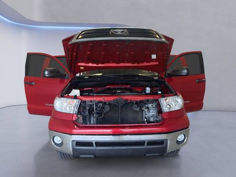 Used 2013 Toyota Tundra 4x4 CrewMax image 9