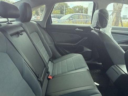 Used 2025 Volkswagen Jetta SE FWD image 17