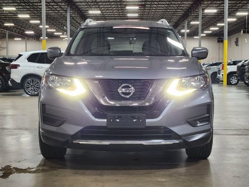 Used 2017 Nissan Rogue SV FWD image 2