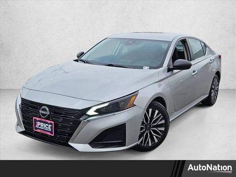 Used 2024 Nissan Altima 2.5 SV image 1