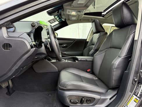 Certified 2025 Lexus ES 350 image 16
