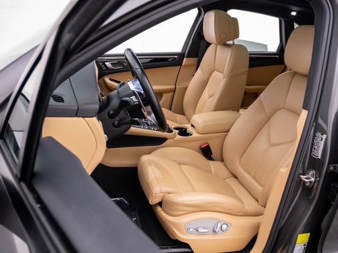 Used 2018 Porsche Macan image 17