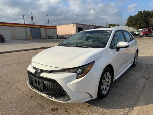 Used 2021 Toyota Corolla LE image 1