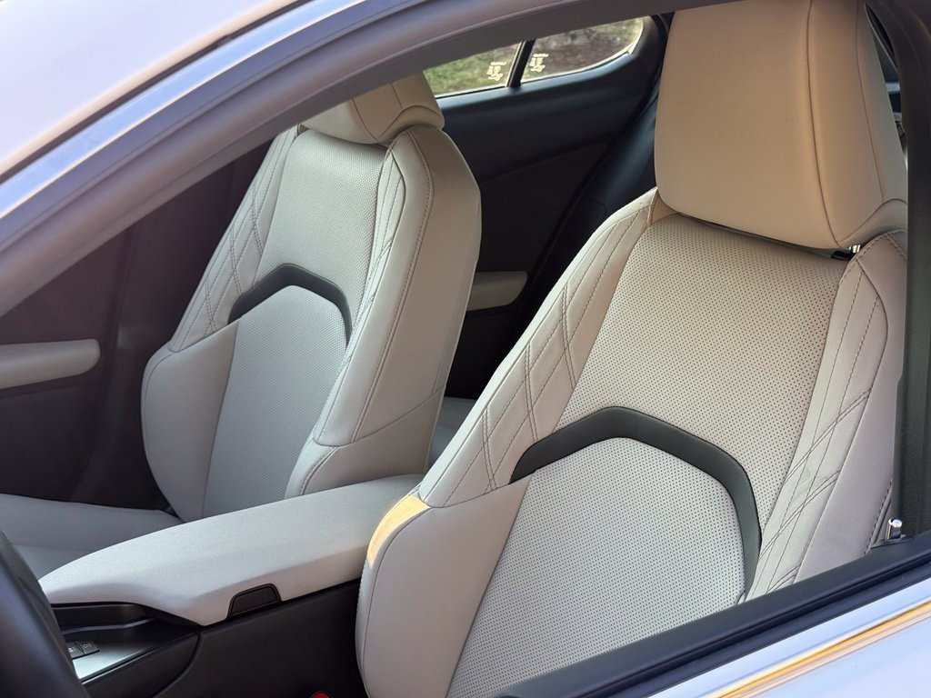 Certified 2025 Lexus UX 300h AWD w/ Accessory Package (Z1) image 21