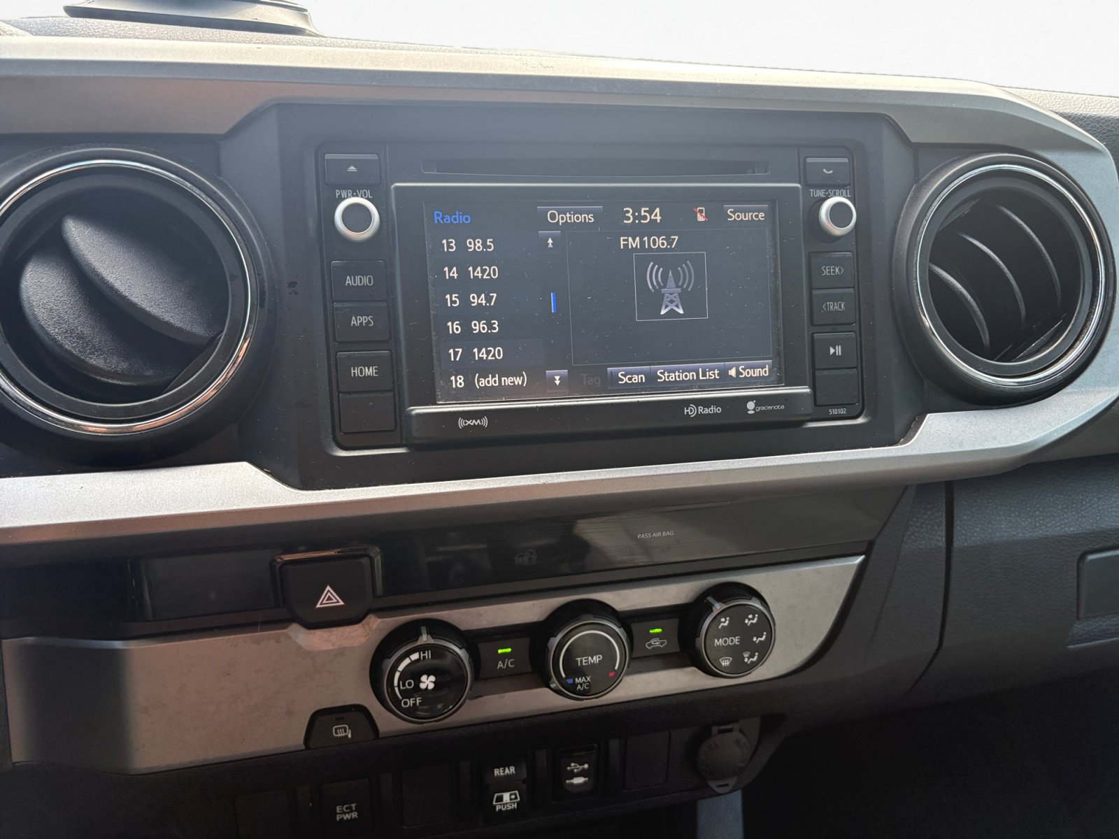 Used 2018 Toyota Tacoma SR5 RWD image 13