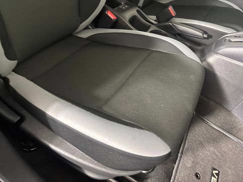 Used 2025 Nissan Versa S w/ Trunk Package FWD image 31
