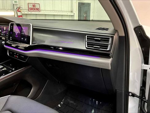 Used 2025 Volkswagen Atlas Peak Edition SE image 19