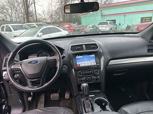 Used 2018 Ford Explorer XLT w/ Equipment Group 202A image 17