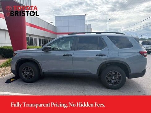 Used 2025 Honda Pilot TrailSport image 6