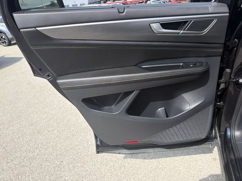 Certified 2025 Volkswagen Atlas Cross Sport SE w/ Panoramic Sunroof Package AWD/4WD image 21