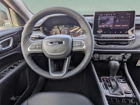 New 2026 Jeep Compass Latitude image 22